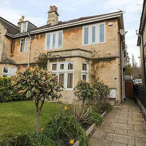 https://33-crescent-gardens-bath.tophotelsbath.com